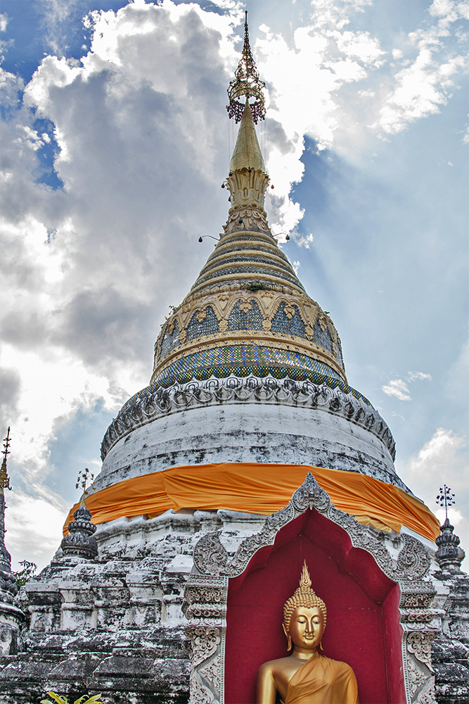 Pagoda en templo de Chiang Mai, Tailandia