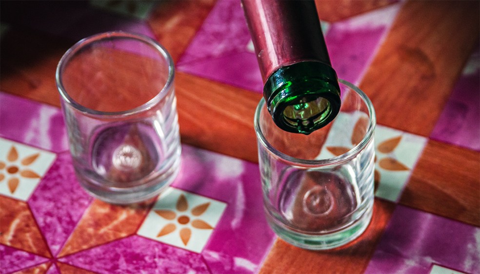 Probando el vino de arroz