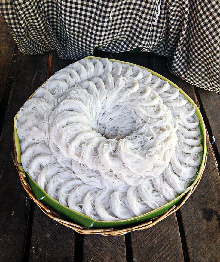 Fideos de arroz recién hechos